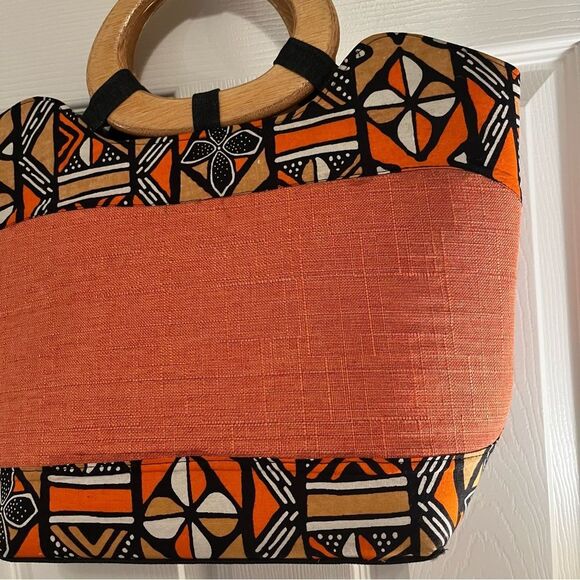 Masika Hand Woven Raffia Fibers African Bag with Wooden Handle - Picture 8 of 10